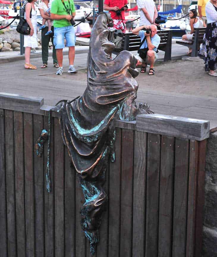 worlds-most-creative-statues-25-2a