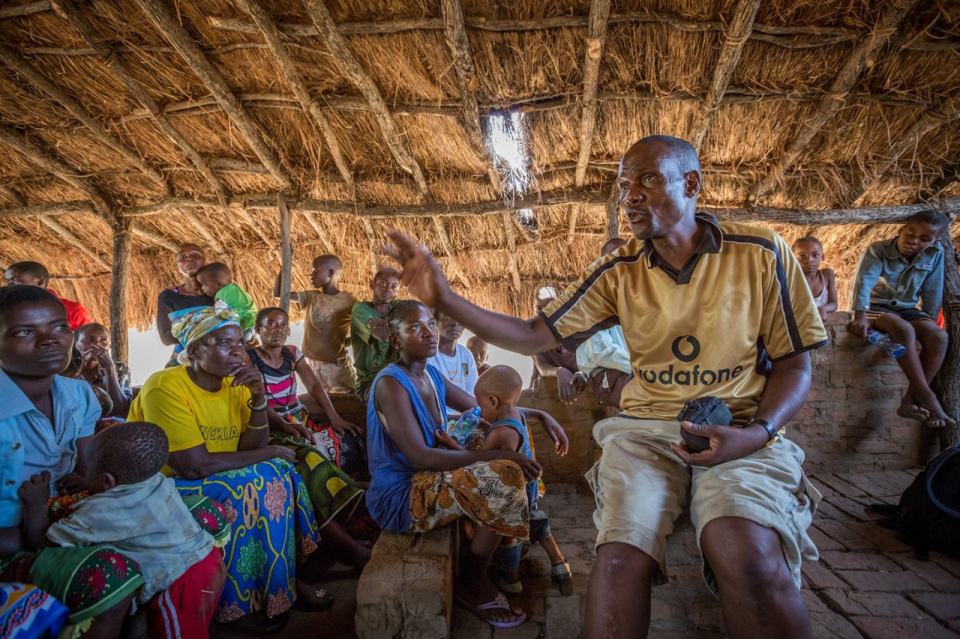 William Banda, a COMACO regional coordinator, speaks with a group of farmers in Luero village. Credit: Gael McKeon
