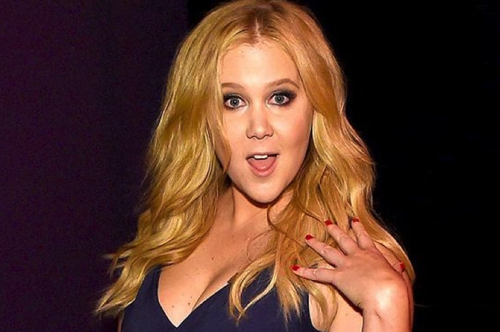 Amy Schumer Gives Bartenders A Surprise Gift, Restores Faith In Celebrities