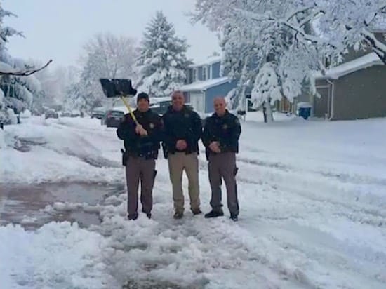 Police Officers Shovel Elderly Man’s Driveway After He Suffers A Heart Attack [Watch]