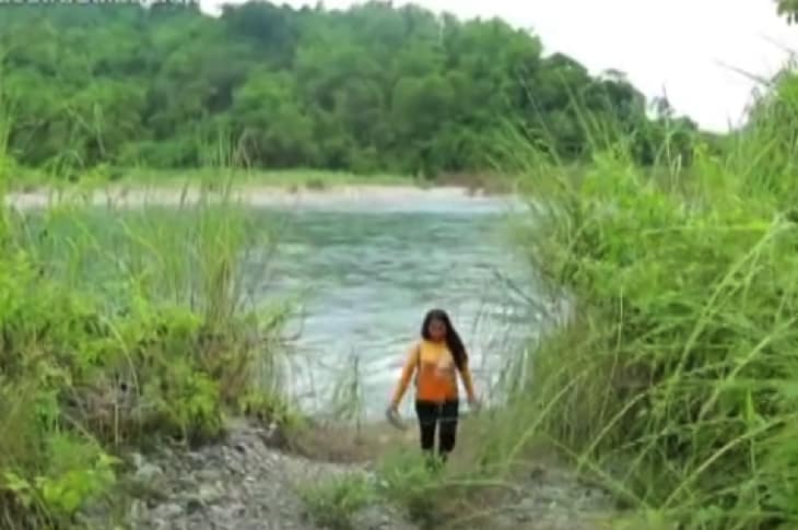 This Philippine Teacher Travels Three Hours Across Five Rivers Everyday For Her Students