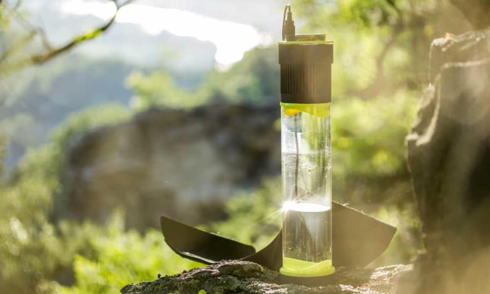 This Self-Filling Water Bottle Draws Water Vapor From The Air