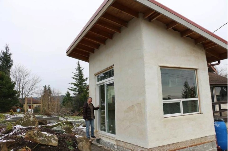 Washington Woman Built A Tiny Sustainable Home Made Of Hemp [Watch]