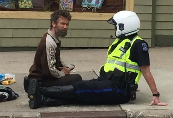 Not An Ordinary Officer: This Police Man Sits And Talks With Street People