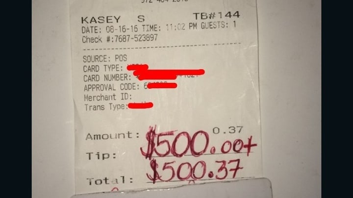 Waiter Receives $500 Tip For Being Kind To Elderly Woman In Grocery Store