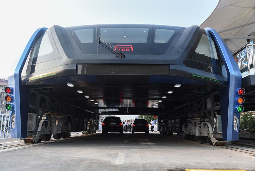 China Unveils Elevated Bus That Drives Over Traffic – And It’s Awesome!