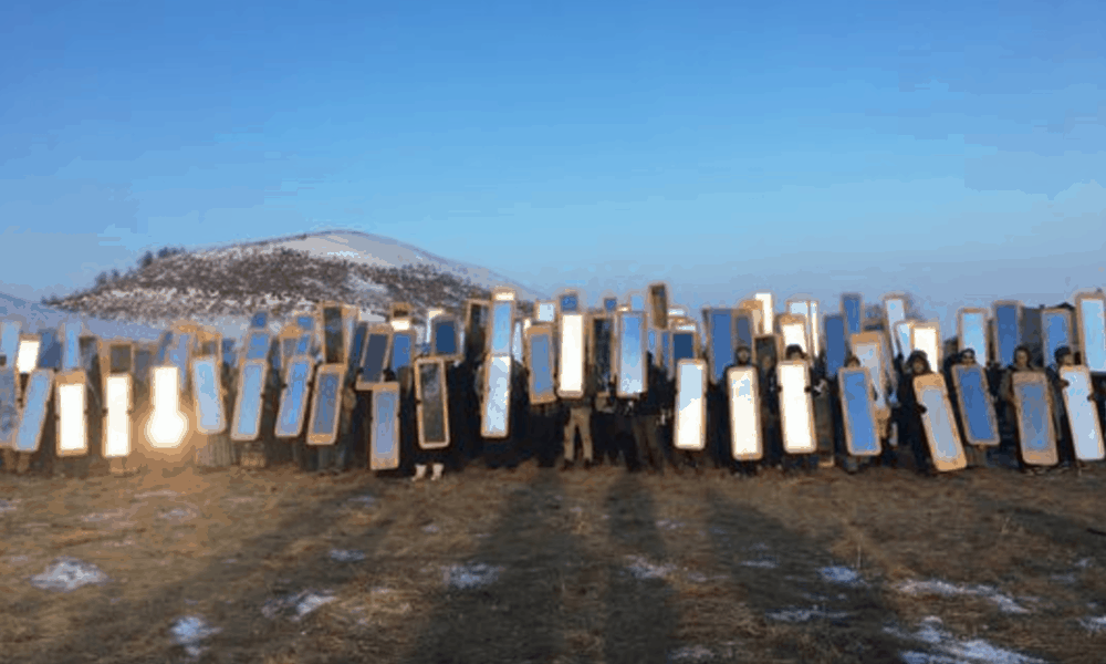 Standing Rock Protestors Use Mirrors To Inspire Humility Among Police Officers [Watch]