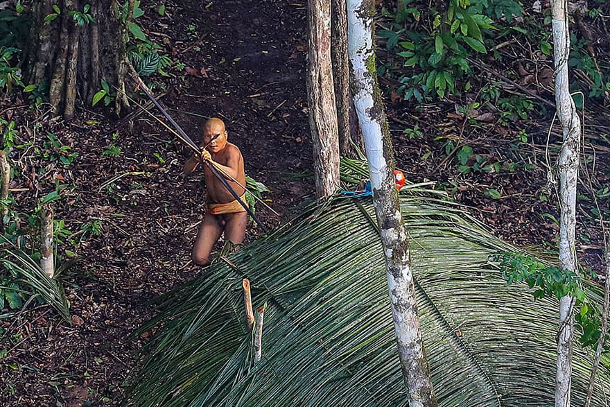 Remarkable Photos Of An Uncontacted Amazon Tribe Unaware Of Modern Civilization