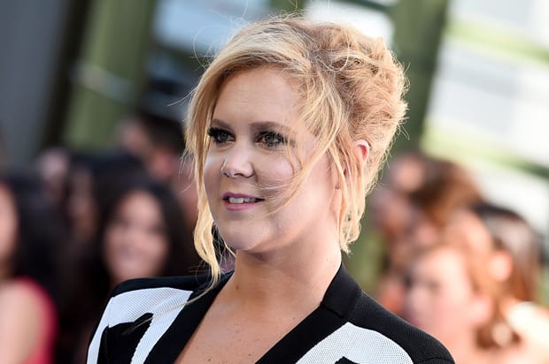 Amy Schumer Thanks Employee At Mattress Store By Buying Her A $2,000 Bed