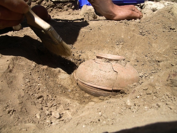 Archaeologists Uncover Rare Contents Of 800-Year-Old Native American Pot