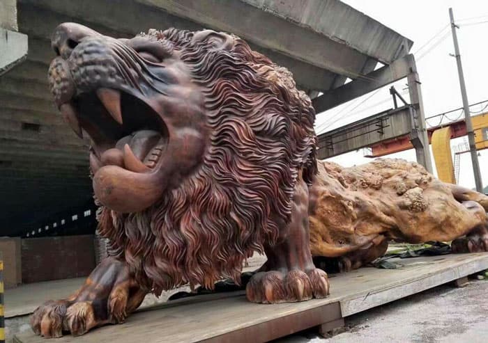 Artists Spent 3 Years Carving A Redwood Tree To Create A Giant Lion Sculpture