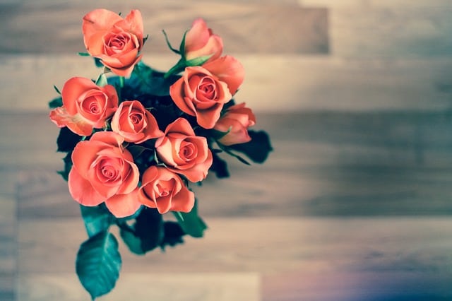 https://pixabay.com/en/roses-flowers-bouquet-love-nature-690085/