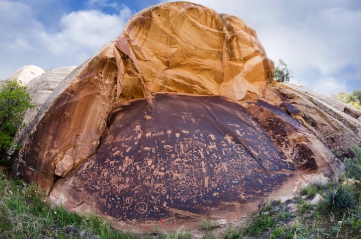 Primitive Drawings On Utah Rocks Reveal Astonishing Daily Life 2,000 Years Ago