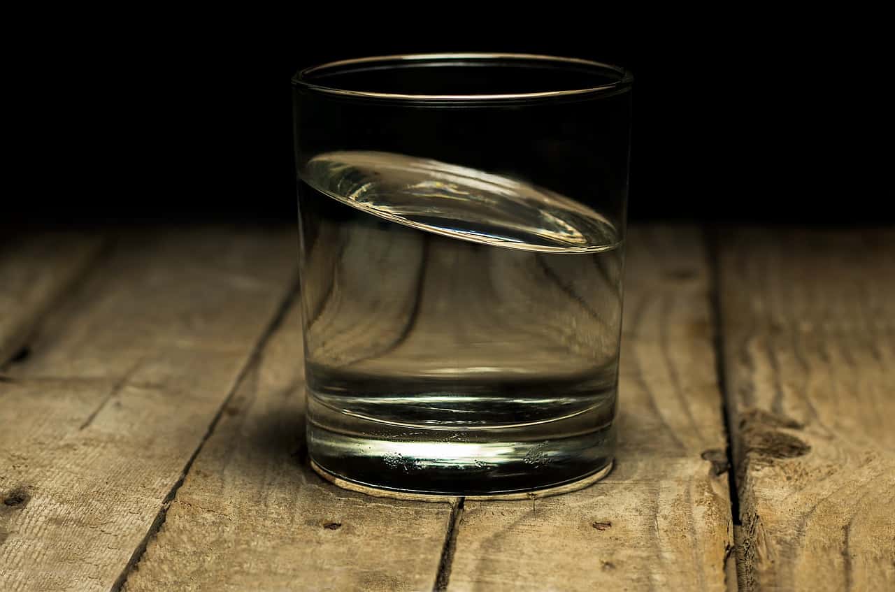 https://pixabay.com/en/calm-clear-drink-filling-glass-2315559/