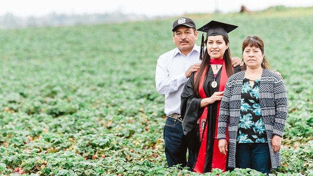 After Graduating With A Master’s Degree, This Daughter Had A Photoshoot With Her Immigrant Parents In The Fruit Fields Where They Worked