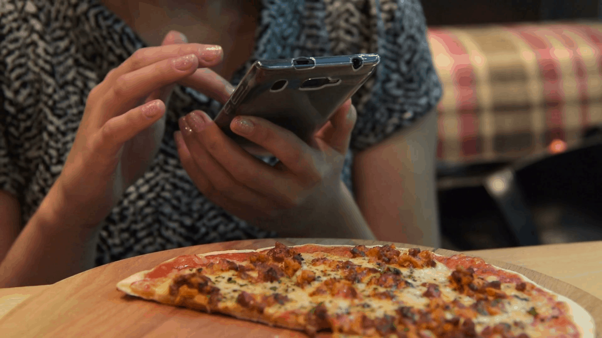 This California Pizza Place Is Giving Away Free Pizzas To Patrons Who Are Willing To Lock Their Phones Away