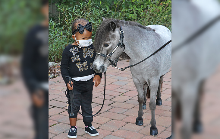 Photo of Adorable Black Girl with Therapy Horse Gets Racist Comments But They’re Immediately Shut Down