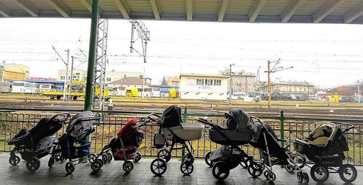 Strangers In Polish Train Station Leave Strollers, Diapers, Toys Behind For Ukrainian Refugee Moms To Take As Needed
