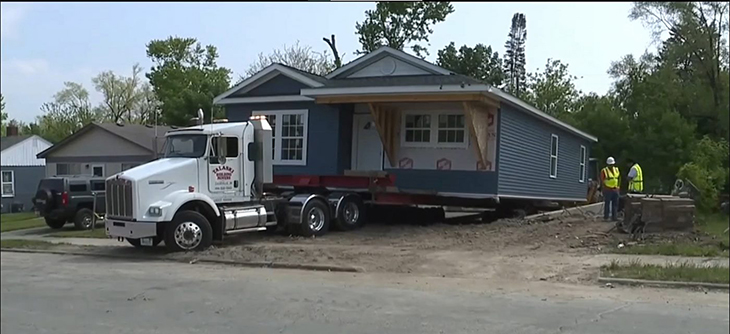 A Group Of Students Built A House For Low-Income Housing At School, Then Deliver It Via Truck