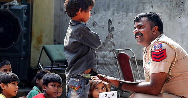 Police Officer Provides Free School For The Slums In New Delhi